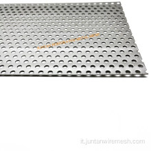 Piccole fori perforate in acciaio inox